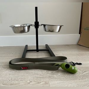 Adjustable dog bowls